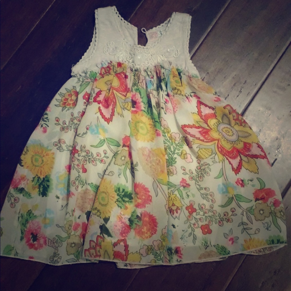 Beautiful multi colored dress w/built in slip